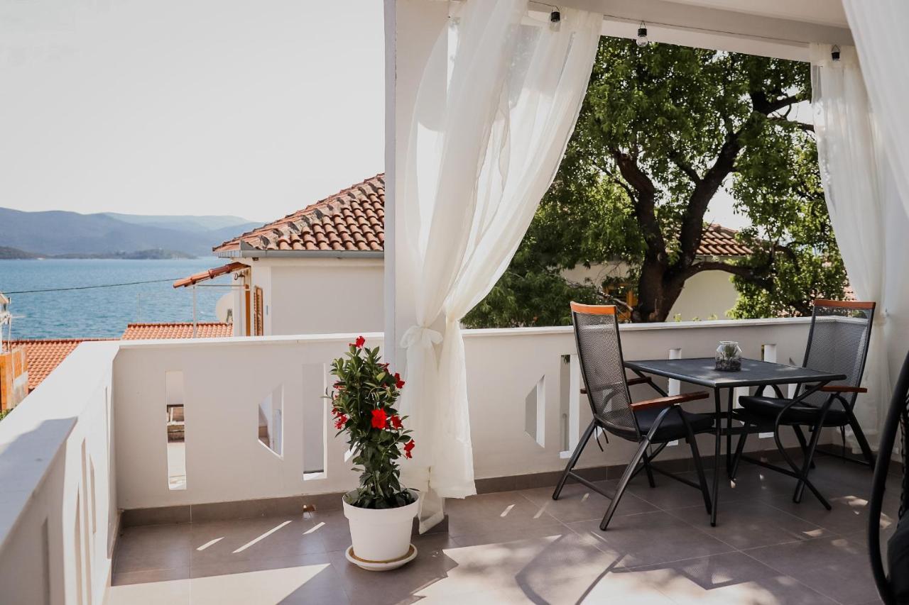 Apartments Morska Vila 코마르나 외부 사진