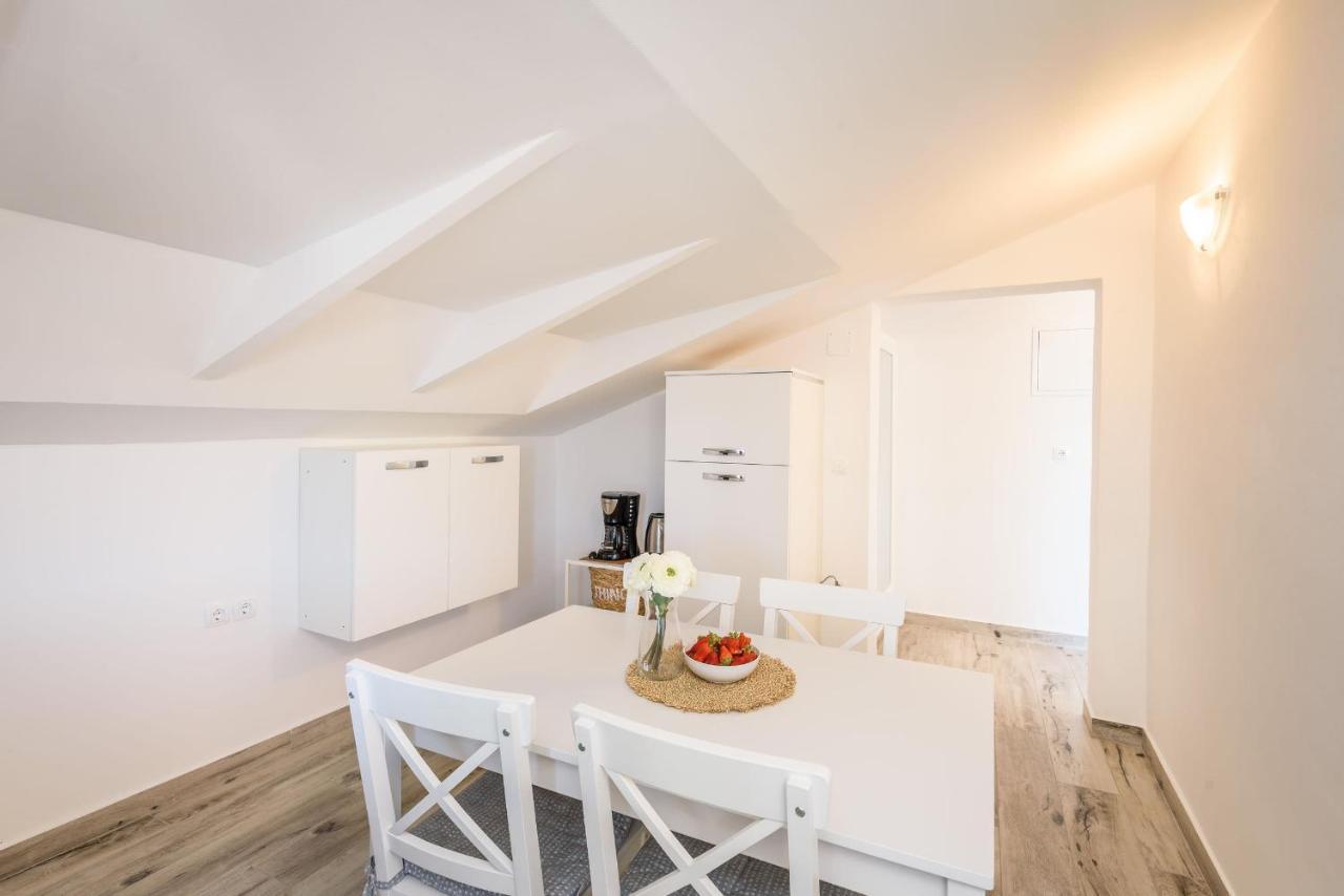 Apartments Morska Vila 코마르나 외부 사진