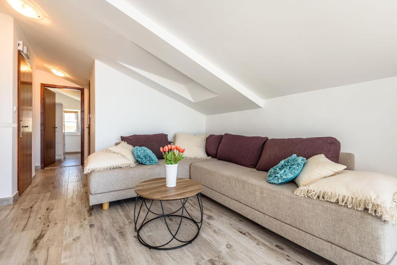 Apartments Morska Vila 코마르나 외부 사진