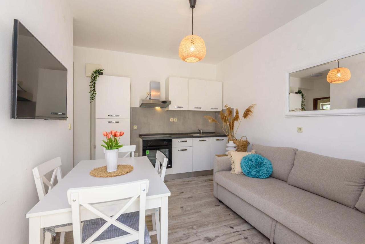 Apartments Morska Vila 코마르나 외부 사진
