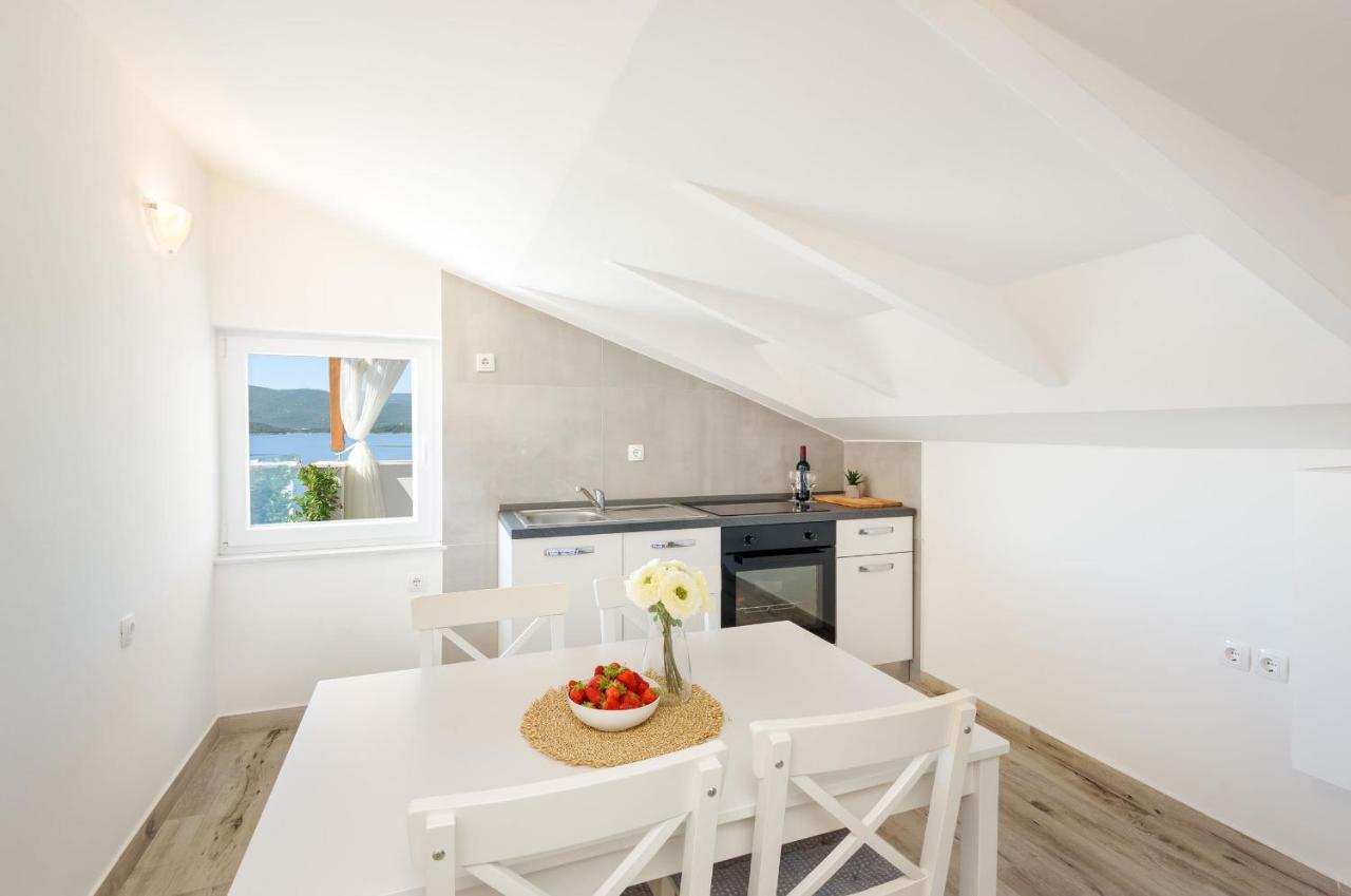 Apartments Morska Vila 코마르나 외부 사진
